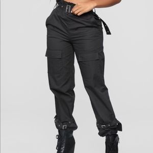 Fashion Nova belted pants XS